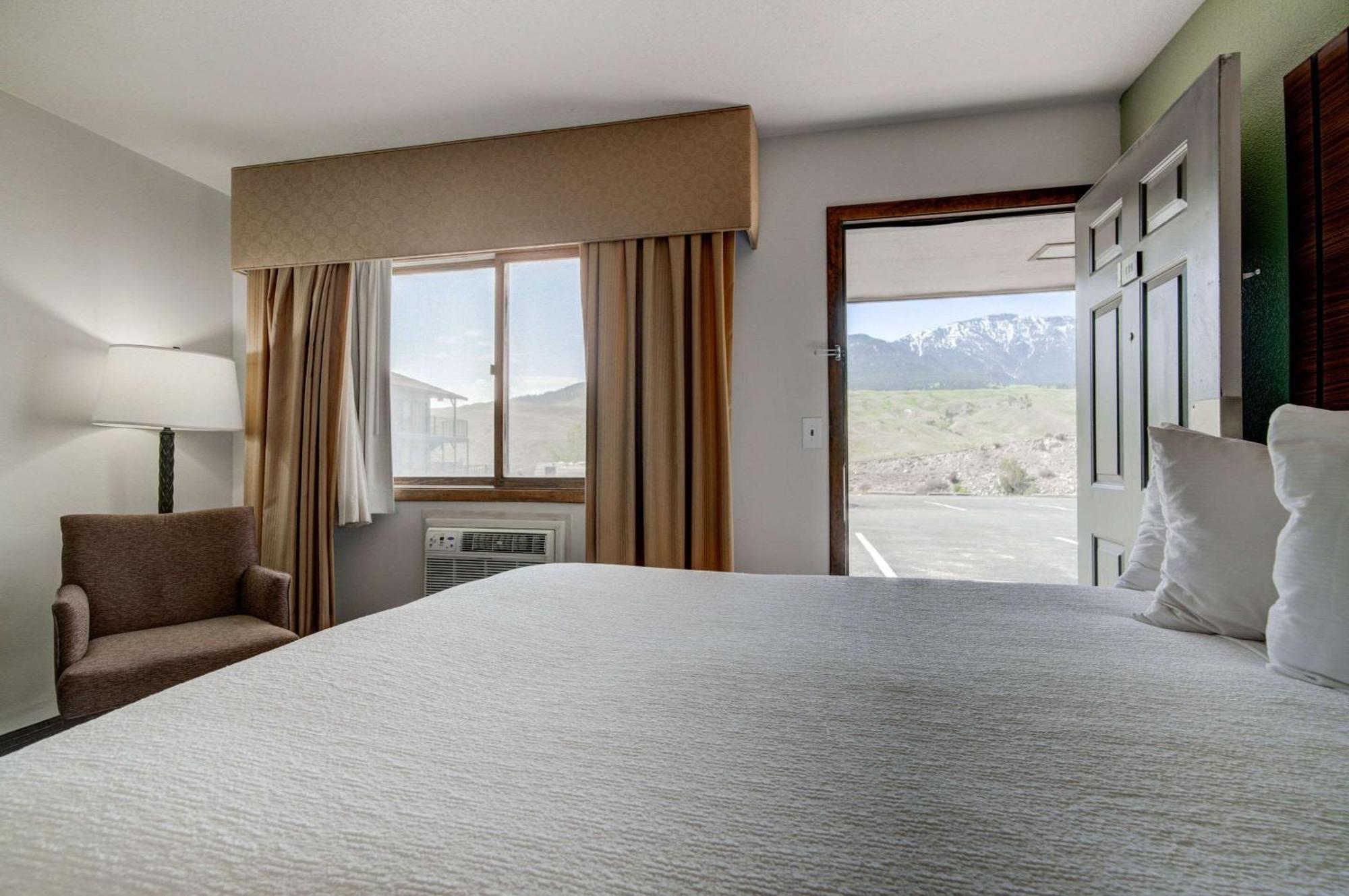 The Ridgeline Hotel At Yellowstone, Ascend Hotel Collection Gardiner Zewnętrze zdjęcie